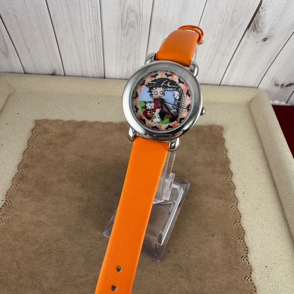 Vintage Halloween Time with Betty Boop Its a Glamorous Betty Boop watch - Picture 5 of 9
